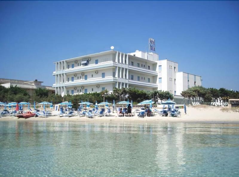 Hotel Blu Порто Чезарео Екстериор снимка
